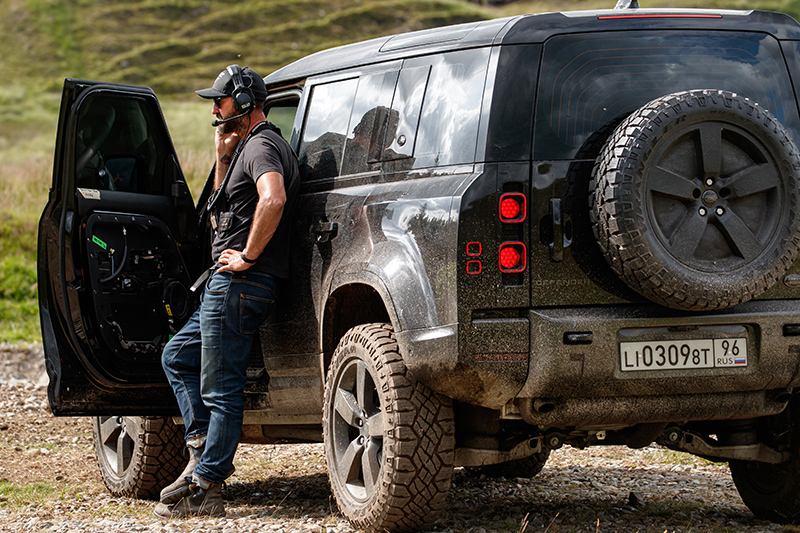 New Land Rover Defender To Debut In James Bond S No Time